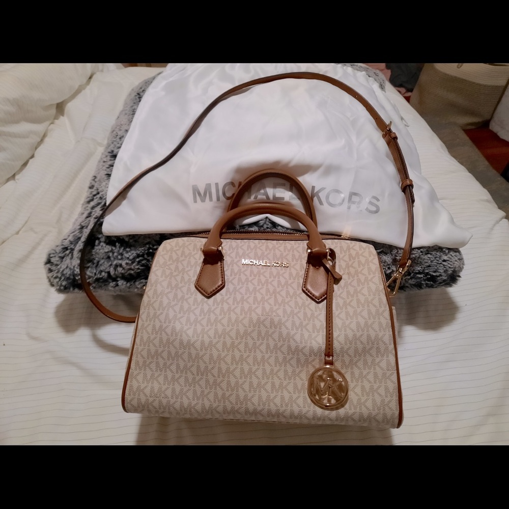 Authentic leather Michael Kors bag w/ dust bag